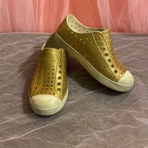 Kid’s Gold Native Glitter Shoes
